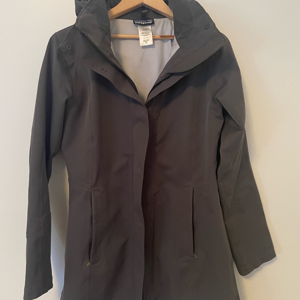 Women's grey waterproof Patagonia Jacket